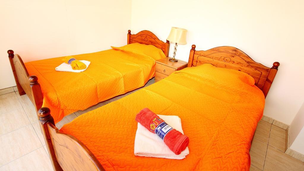 Panikos Beach Apartment I Larnaca Extérieur photo