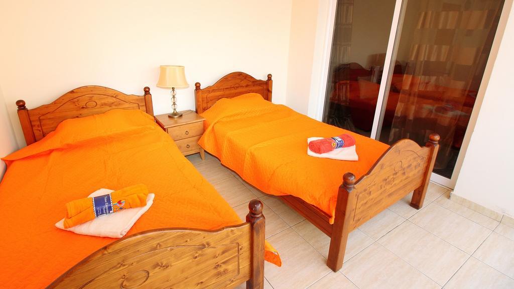 Panikos Beach Apartment I Larnaca Extérieur photo