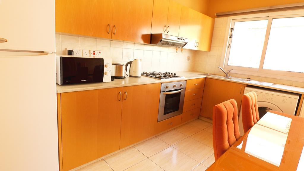 Panikos Beach Apartment I Larnaca Extérieur photo