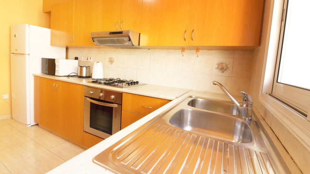 Panikos Beach Apartment I Larnaca Extérieur photo