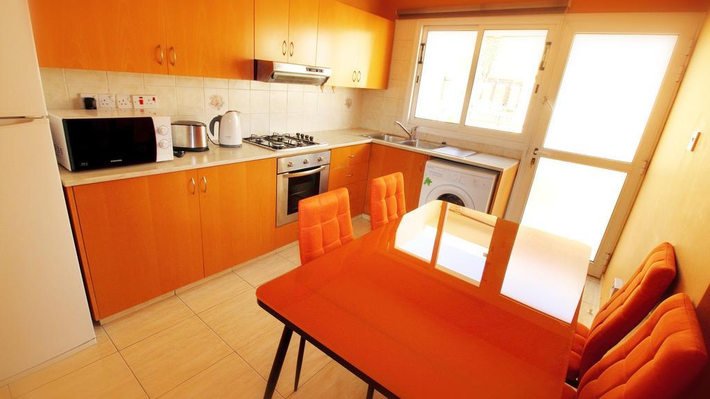Panikos Beach Apartment I Larnaca Extérieur photo