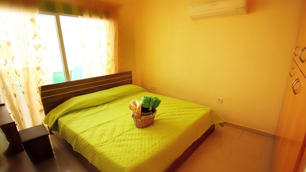 Panikos Beach Apartment I Larnaca Extérieur photo