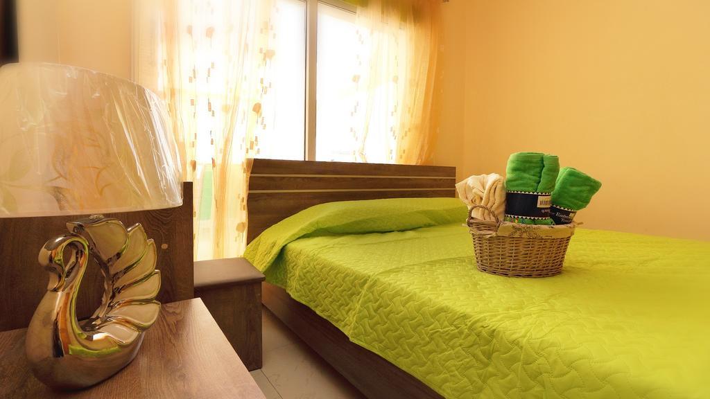 Panikos Beach Apartment I Larnaca Extérieur photo
