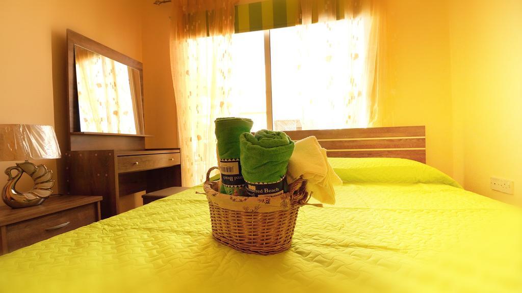 Panikos Beach Apartment I Larnaca Extérieur photo