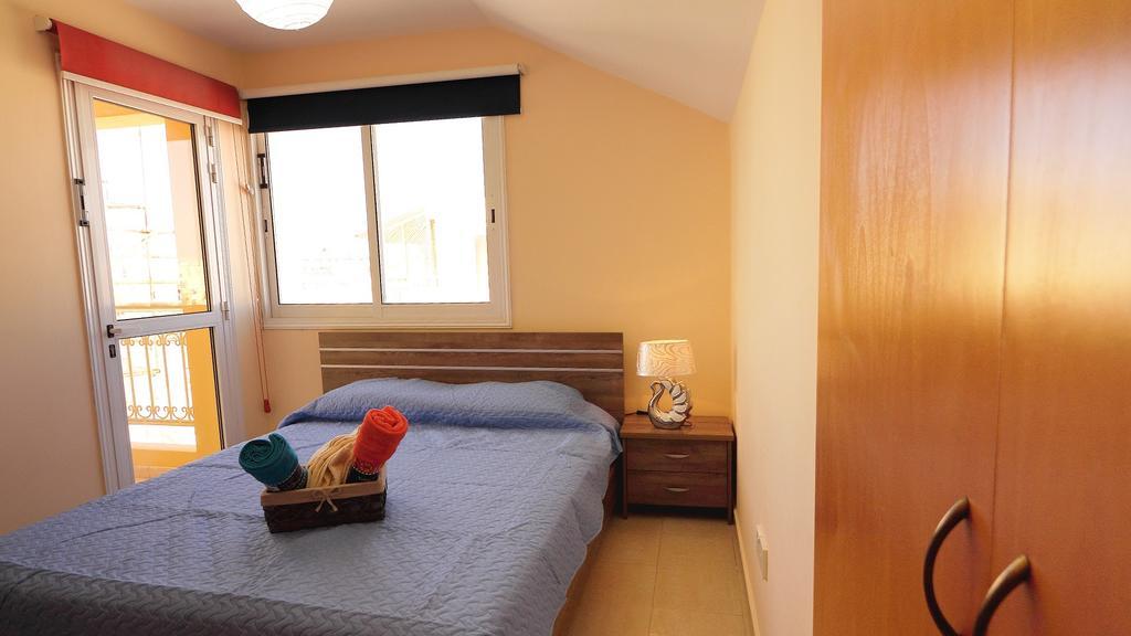 Panikos Beach Apartment I Larnaca Extérieur photo