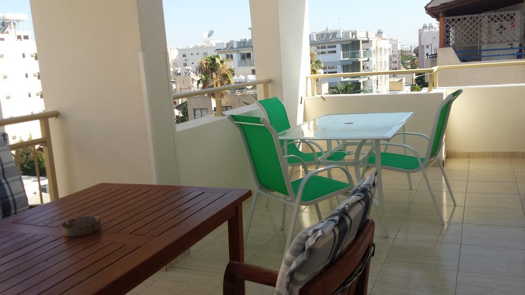 Panikos Beach Apartment I Larnaca Extérieur photo