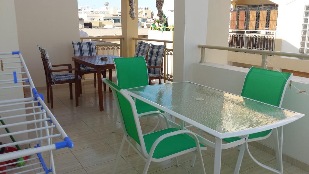 Panikos Beach Apartment I Larnaca Extérieur photo