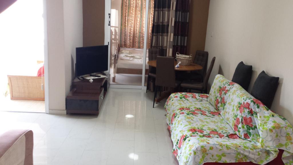 Panikos Beach Apartment I Larnaca Extérieur photo
